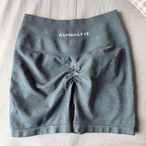 Alphalete Seamless Scrunch Amplify Butt Shorts Gray